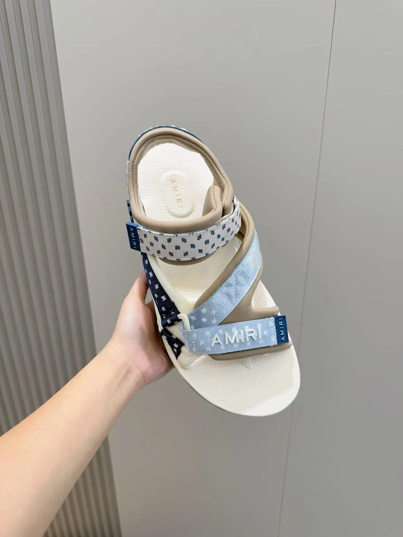 [AMIRI*AMIRI] P:500💰 Size: 39-45 Official website new original version 1:1 AMIRI*AMIRI classic men's sandals, high-end boutique, original material, TPU foam bottom, fine workmanship, casual, loose and comfortable, a must-have in summer.